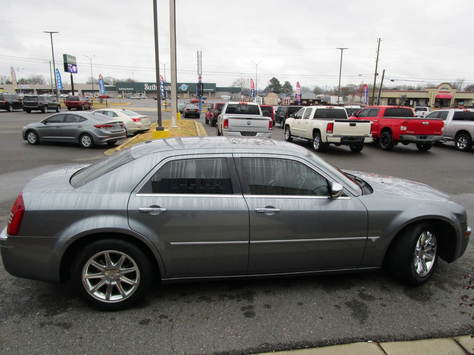 2006 Grey Chrysler 300 Touring (2C3LA53G56H) with an 3.5L V6 DOHC 24V engine, 4-Speed Automatic Overdrive transmission, located at 1814 Albert Pike Road, Hot Springs, AR, 71913, (501) 623-1717, 34.494228, -93.094070 - Photo #6